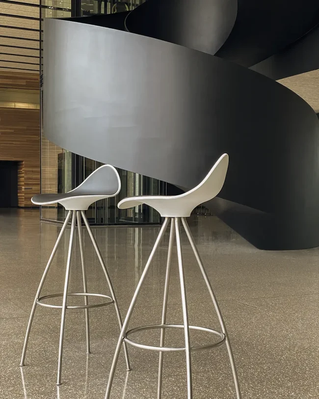 STUA Onda high bar stools featuring a white shell and contrasting black rubber seat for Orona