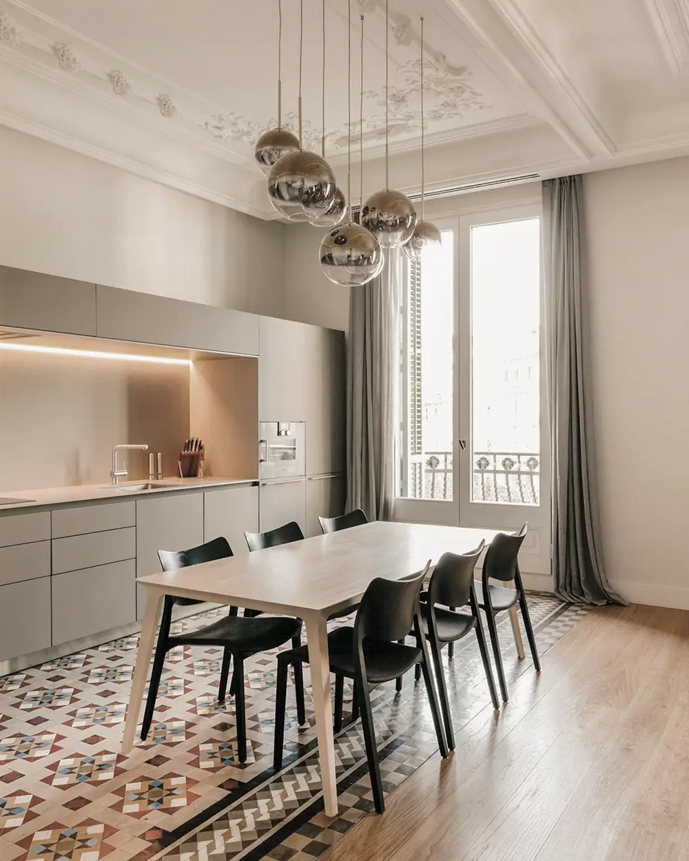 stua-modernista-rosalia-laclasica-chair-lau-table